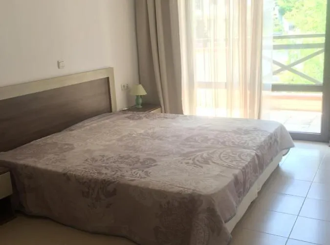 On The Sea At St Nikolas Complex-elena 切尔诺莫雷茨